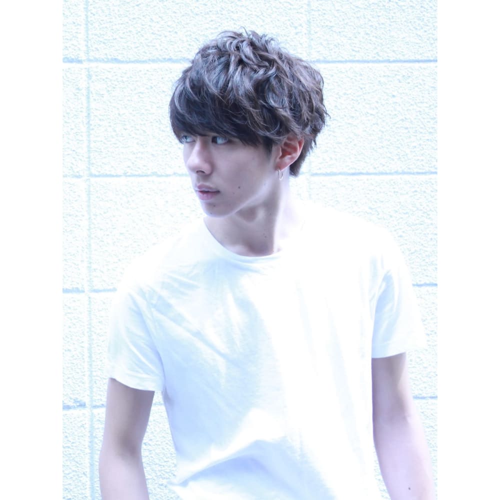 ゆるめパーマでつくる無造作マッシュ メンズ ツーブック Guzzle 原宿店 ガズル のヘアスタイル 美容院 美容室を予約するなら楽天ビューティ