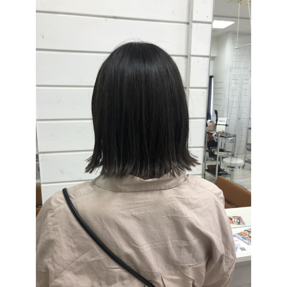 切りっぱなしボブ インナーカラー Terrace Hair Botanical テラス ヘア アンド ボタニカル のヘアスタイル 美容院 美容室を予約するなら楽天ビューティ