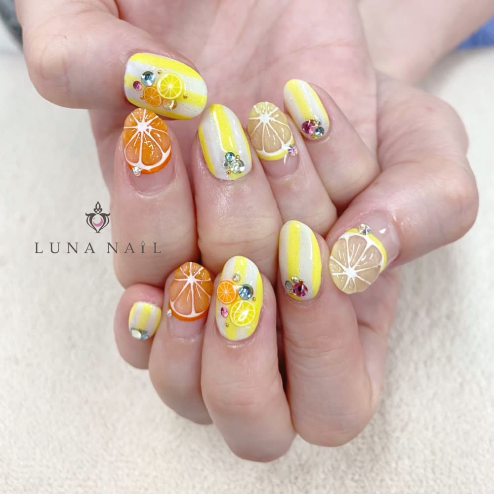 イエロー 夏デザイン Luna Nail ルナネイル のネイルデザイン ネイル まつげサロンを予約するなら楽天ビューティ