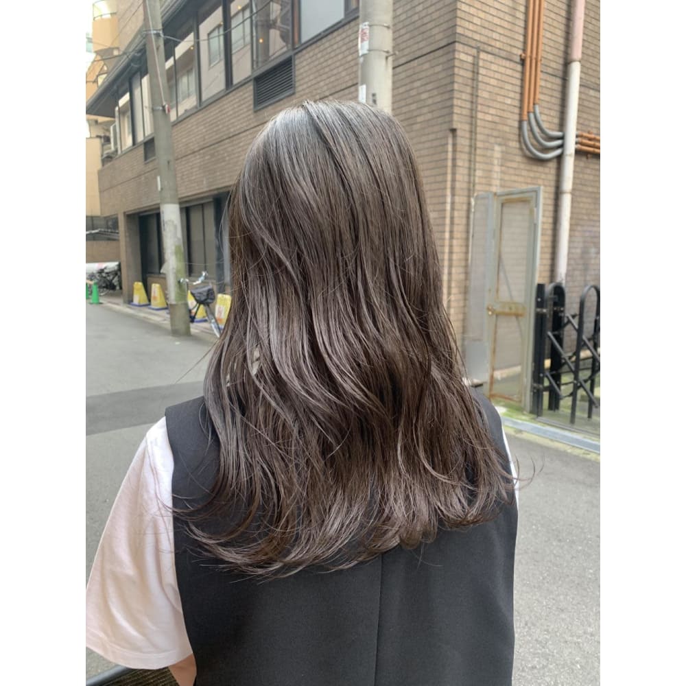ブリーチなし ミルクティーグレージュ イルミナカラー Gif Hair 梅田茶屋町店 ギフヘアー のヘアスタイル 美容院 美容室を予約するなら楽天ビューティ