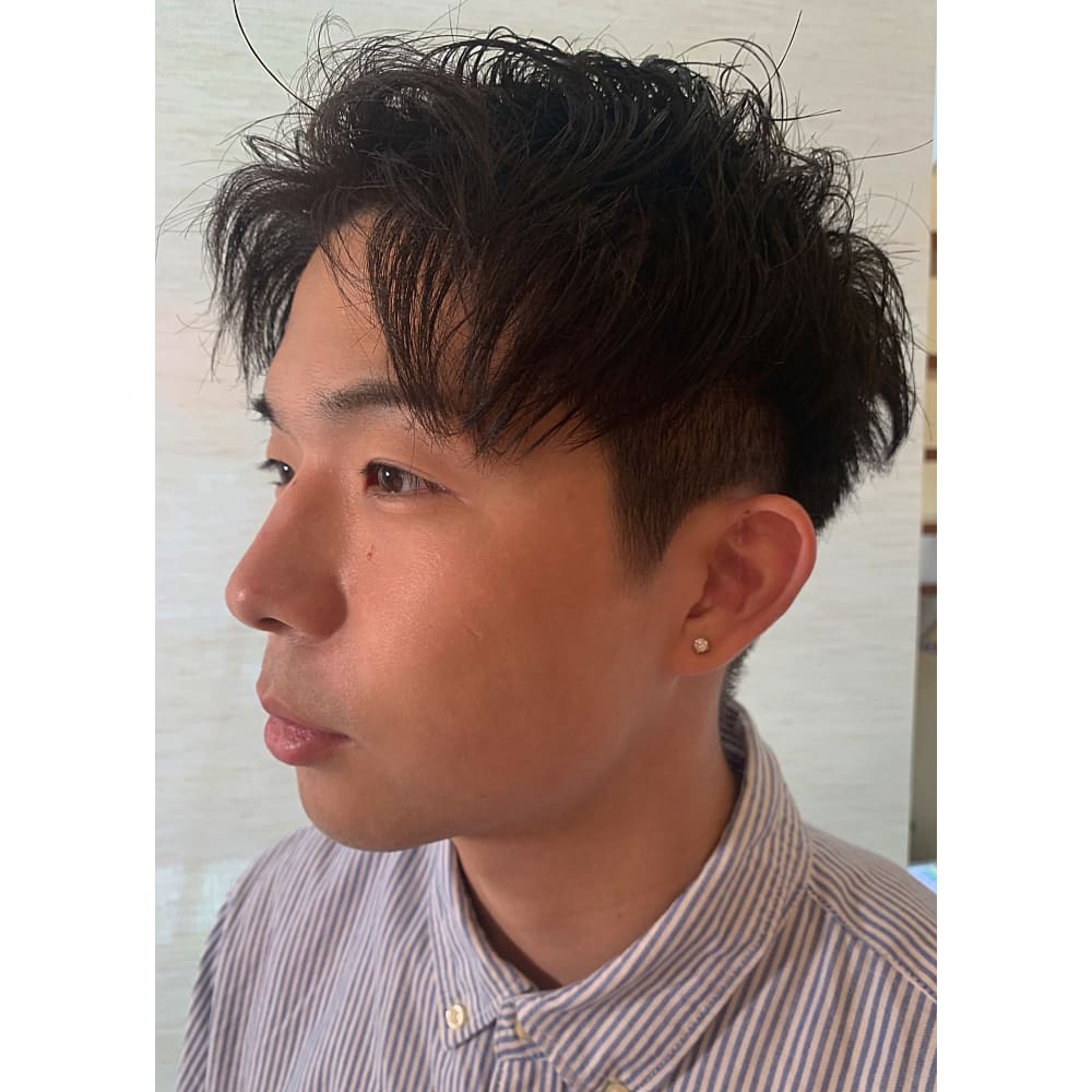 韓国k Popメンズ スパイラルパーマ センターパート ブルーモスクtokyo ブルーモスクトウキョウ のヘアスタイル 美容院 美容室を予約するなら楽天ビューティ