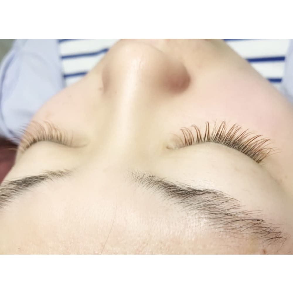 カラーエクステ ブラウン系 ｆａｖｏｒｉ Eyelashsalon 熊本新市街店 ファヴォリ アイラッシュサロン クマモトシンシガイテン のこだわり特集 ネイル まつげサロンを予約するなら楽天ビューティ