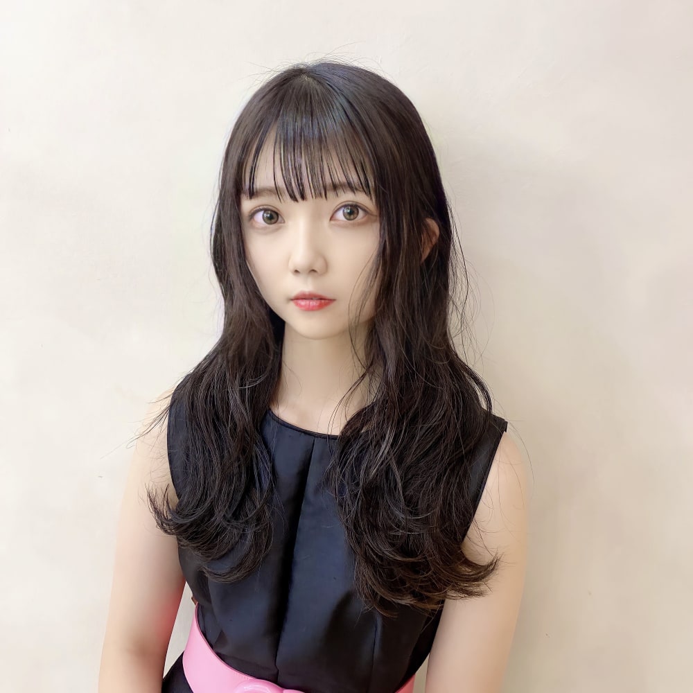 金沢 丸顔カバー シースルーぱっつん前髪 波巻き ロング Euphoria Ginza Grande 銀座 ユーフォリア ギンザ グランデ のヘアスタイル 美容院 美容室を予約するなら楽天ビューティ