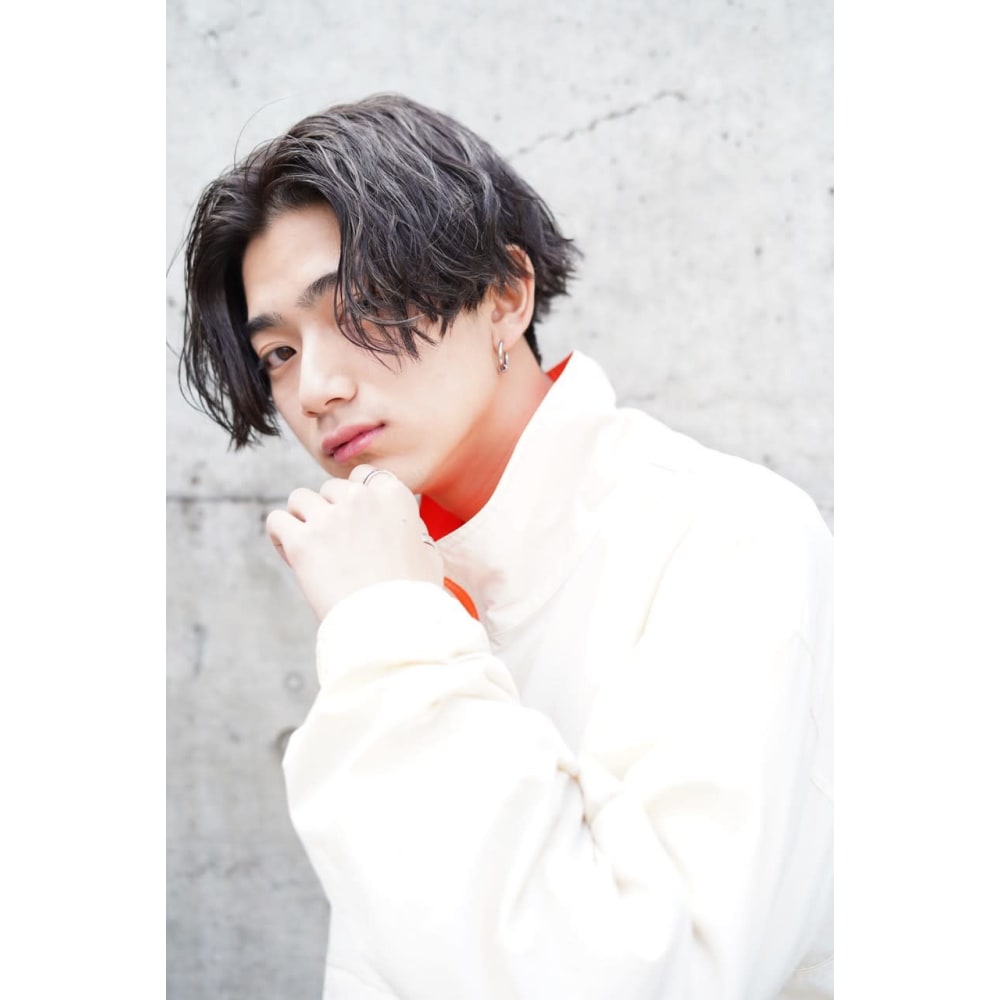 センターパート ゆるふわパーマ 黒髪 Men S Hair Tokyo メンズヘア トーキョー のヘアスタイル 美容院 美容室を予約するなら楽天ビューティ