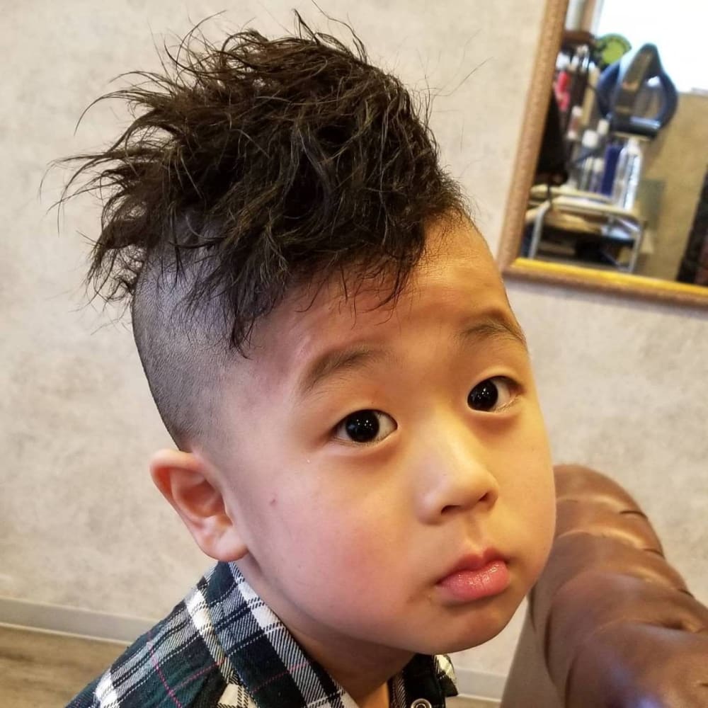 キッズカット 子供は可愛く仕上がる不思議 ツイストパーマ Hair Trump ヘアー トランプ のヘアスタイル 美容院 美容室を予約するなら楽天ビューティ