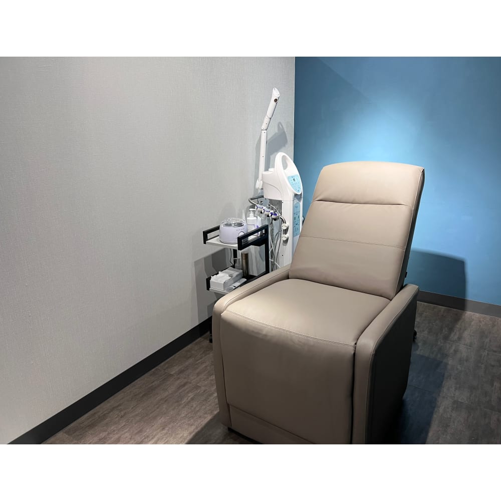 男眉salon OnFleek!【メンズ眉毛専門店】 画像1