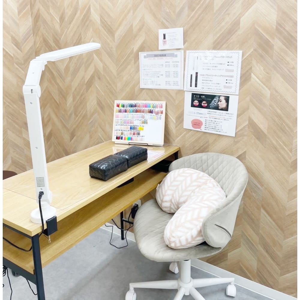 nail＆eye Lily 橋本店