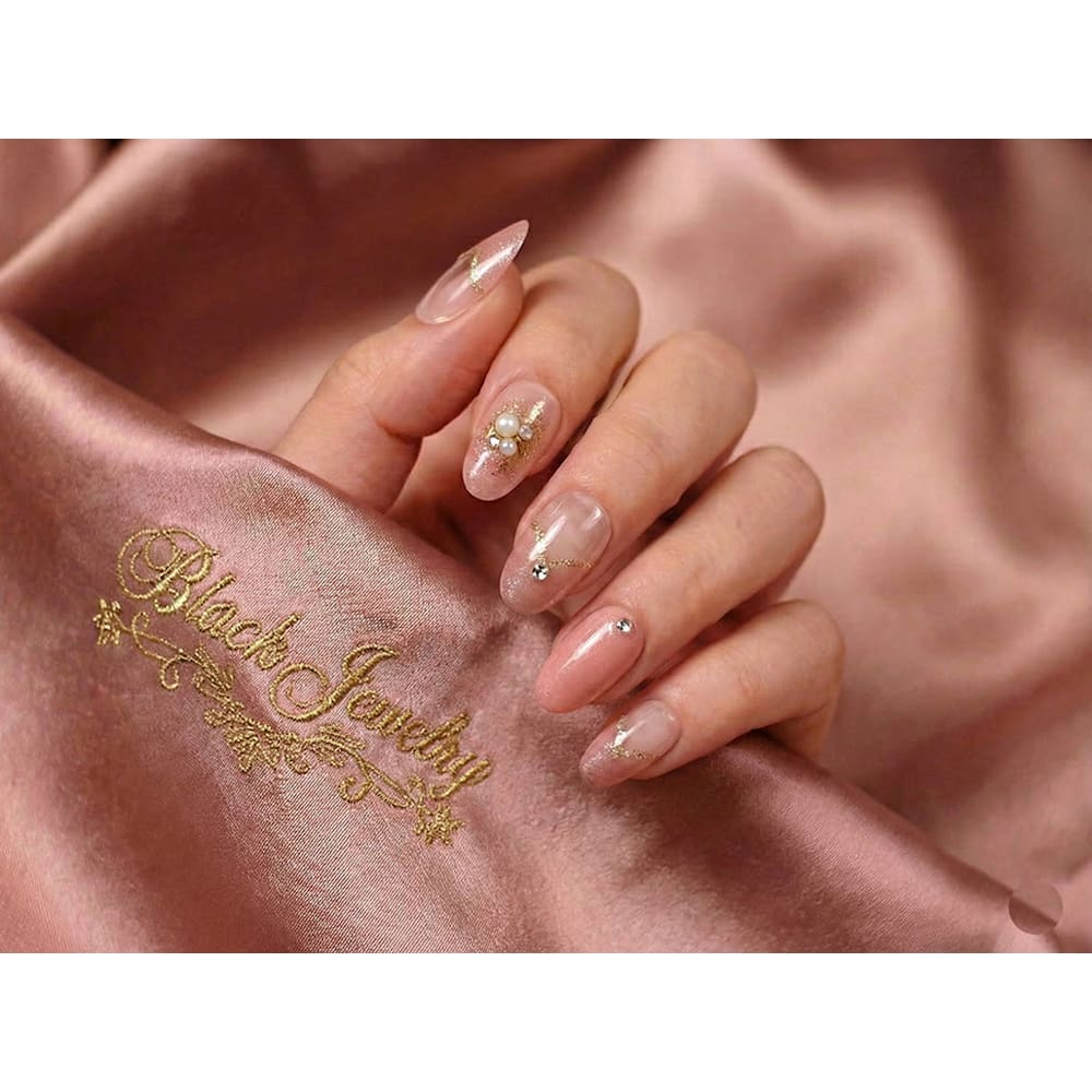 Black jewelry 画像