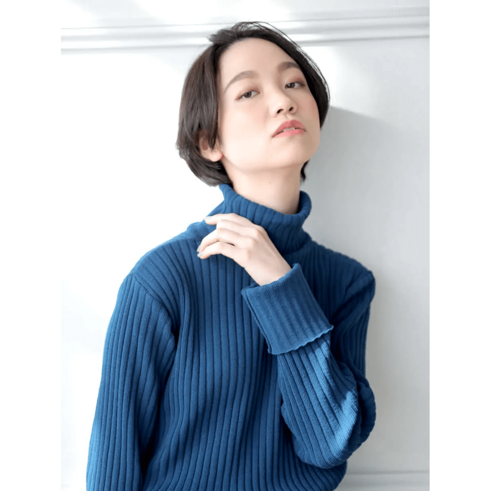 女性 黒髪ショート