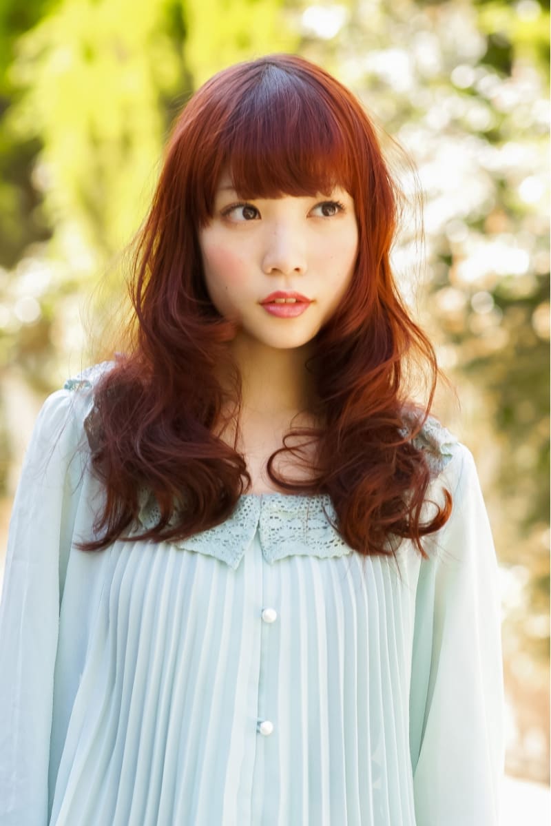 カジュアルなロングへアスタイル