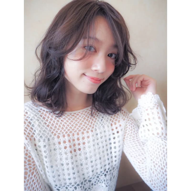 ナチュラルな大人のミディアムヘアスタイル