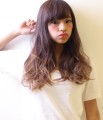 毛先にナチュラルにグラデーションを入れたスタイルです。全体に