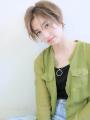 グレージュヘアで憧れショート