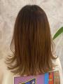 外ハネミディ　くびれレイヤーカット　ハイライトカラー