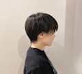 耳かけ黒髪ショート