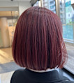 カシスレッドがきれいに見えるボブスタイル