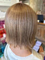 切りっぱなしボブ/ハイトーン/ぱっつんボブ/デザインカラー