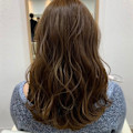 アッシュ　ブラウン　フェミニン　重めレングス　髪質改善