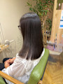 やわらかく自然にまとまる、ダメージレスな艶ストレート