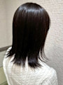 暗髪カラー 外ハネミディアム 艶髪ストレート 髪質改善