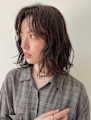 濡れ質感ウェーブ/顔周りレイヤー/抜け感ミディ