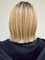 ブロンドベージュ ブリーチ ハイトーン 切りっぱなしボブ
