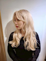 ホワイトブロンドヘア　レイヤーカット＆ブリーチカラー