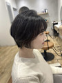 大人可愛い丸みショート／小顔見せ×後頭部ふんわり