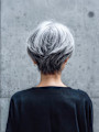 グレイヘアボブスタイル