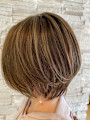 ショートボブ　オリーブベージュ　ハイライト