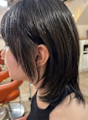 暗髪で魅せる軽やかな質感のレイヤーボブ【093スタイル】