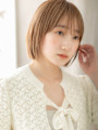 ミルクティーブロンド小顔シャギーカット丸みボブ10代20代