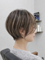 襟足すっきり白髪ぼかしショート