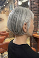 白髪を活かす艶やかな大人ショートボブ【167スタイル】