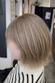透明感ベージュ×外ハネボブ