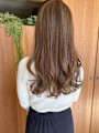 ベージュカラーが可愛いロングヘア