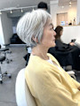 グレイヘアショートボブ
