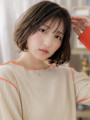 ダークグレージュくせ毛風小顔シャギーボブ　丸みショートボブb