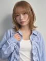 ベージュ ミディアムレイヤー 顔周りレイヤー ハイトーン 