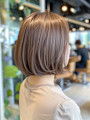 艶感ストレート丸みショートボブ