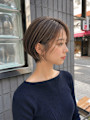 小顔ショートボブ×白髪ぼかしハイライト×アッシュベージュ