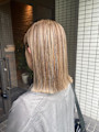 切りっぱなしベージュヘア