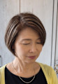 【40代・50代人気】白髪ぼかしハイライト×丸みショート