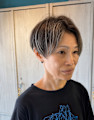 白髪を活かしたハイライト×ハンサムショート