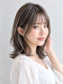自然になじむ白髪ぼかし×大人ミディアム」