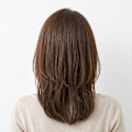 【30代】斜めバングのひし形ナチュラルミディ