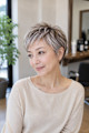 大人女性の軽やかハンサムショート
