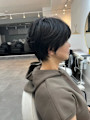 軽さのあるショートボブで大人可愛く！元重