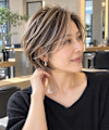 大人女性の白髪ぼかし×柔らかレイヤーボブ