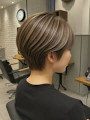ウォームベージュブラウン×ハイライトラウンドショート